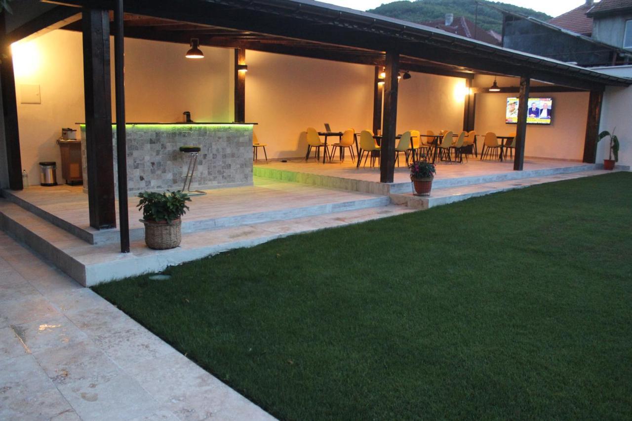 Pretty Garden Villa Orşova Exterior foto